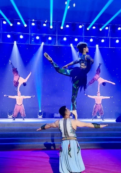 以民族乐舞焕文旅新生,大型体验式民族歌舞秀《额济纳》震撼开演(图6) 以民族乐舞焕文旅新生,大型体验式民族歌舞秀《额济纳》震撼开演(图6)