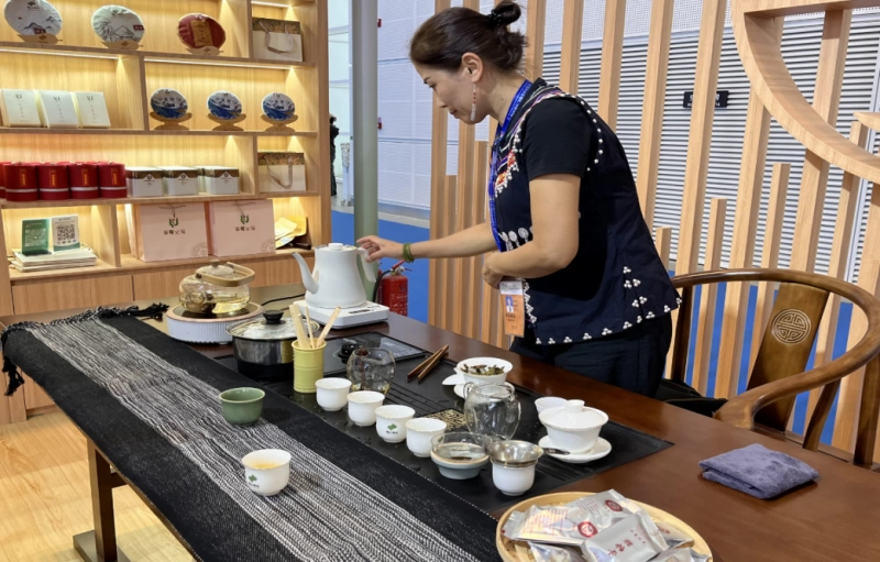 “有一种叫云南的生活”展区璀璨亮相2024中国文化旅游产业博览会(图12) “有一种叫云南的生活”展区璀璨亮相2024中国文化旅游产业博览会(图12)