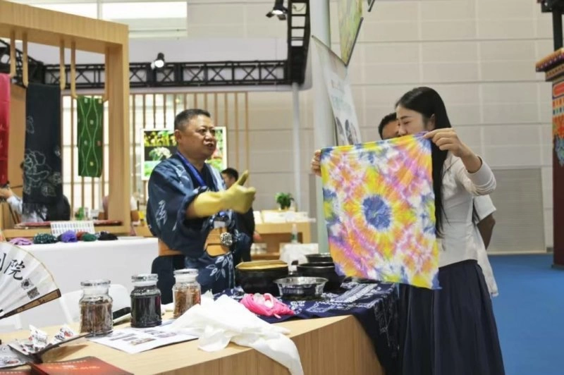 “有一种叫云南的生活”展区璀璨亮相2024中国文化旅游产业博览会(图15) “有一种叫云南的生活”展区璀璨亮相2024中国文化旅游产业博览会(图15)