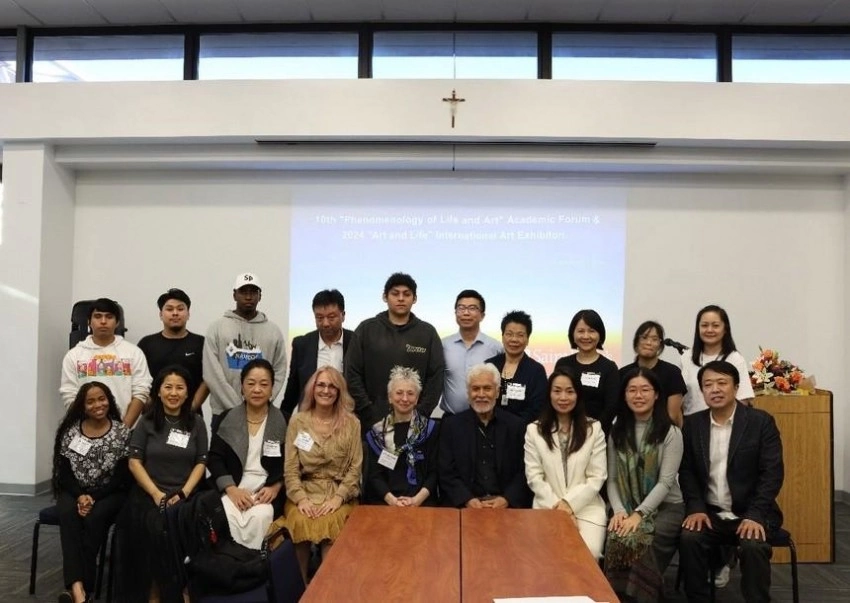 2024“艺术与生命”国际艺术邀请展 暨第十届“生命艺术现象学”学术论坛在美国圣彼得大学举行(图24) 2024“艺术与生命”国际艺术邀请展暨第十届“生命艺术现象学”学术论坛在美国圣彼得大学举行(图24)