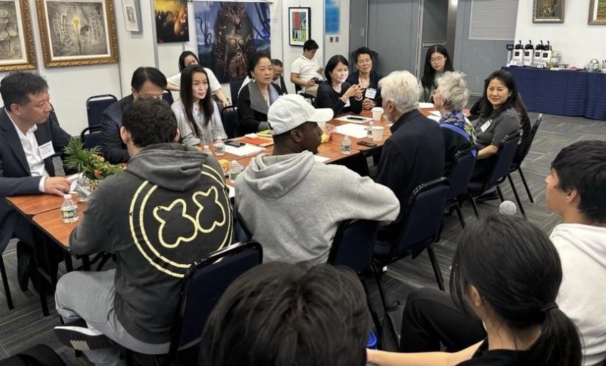 2024“艺术与生命”国际艺术邀请展 暨第十届“生命艺术现象学”学术论坛在美国圣彼得大学举行(图23) 2024“艺术与生命”国际艺术邀请展暨第十届“生命艺术现象学”学术论坛在美国圣彼得大学举行(图23)