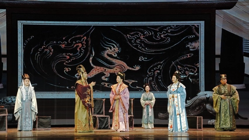 新版古琴音乐剧《蔡文姬》演绎旷世才女别愁爱恨(图3) 新版古琴音乐剧《蔡文姬》演绎旷世才女别愁爱恨(图3)