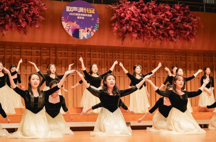 “‘歌声满长安’——2025西安市新年合唱音乐会”精彩上演(图2) “‘歌声满长安’——2025西安市新年合唱音乐会”精彩上演(图2)