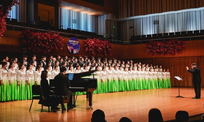 “‘歌声满长安’——2025西安市新年合唱音乐会”精彩上演(图1) “‘歌声满长安’——2025西安市新年合唱音乐会”精彩上演(图1)