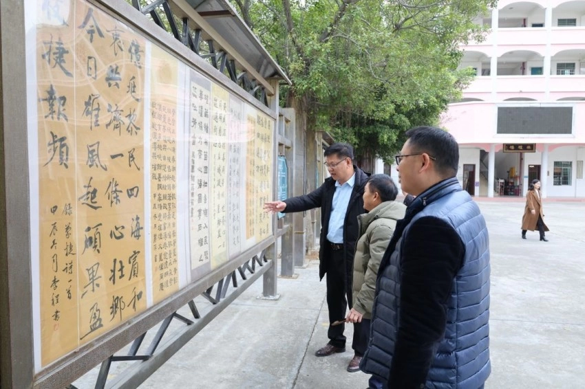 “共同体八桂行·柳州站”全媒体采访行动暨广西民族报社签约作家座谈会在柳州圆满举行(图8) “共同体八桂行·柳州站”全媒体采访行动暨广西民族报社签约作家座谈会在柳州圆满举行(图8)