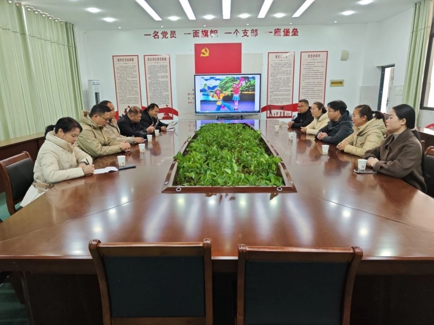 “共同体八桂行·柳州站”全媒体采访行动暨广西民族报社签约作家座谈会在柳州圆满举行(图10) “共同体八桂行·柳州站”全媒体采访行动暨广西民族报社签约作家座谈会在柳州圆满举行(图10)