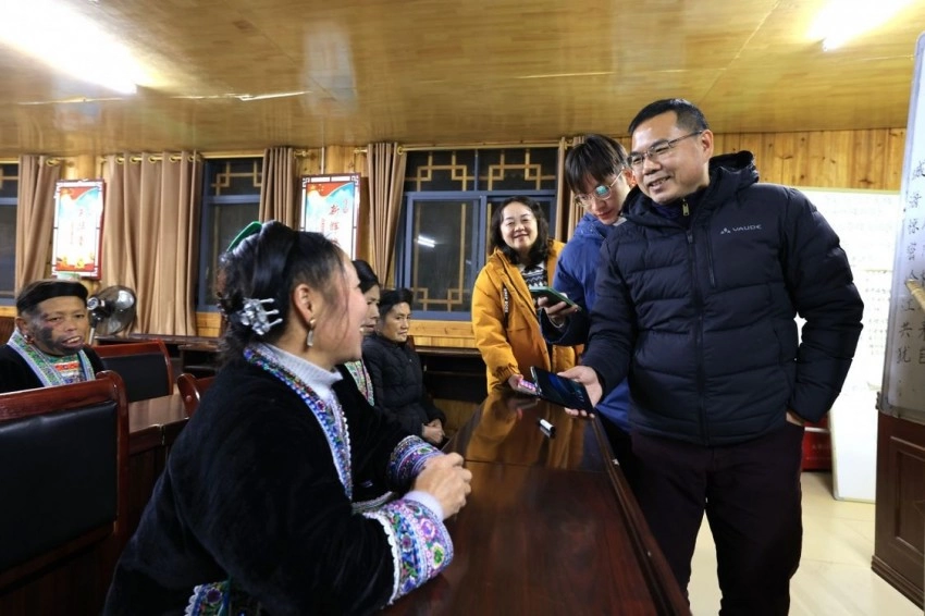 “共同体八桂行·柳州站”全媒体采访行动暨广西民族报社签约作家座谈会在柳州圆满举行(图17) “共同体八桂行·柳州站”全媒体采访行动暨广西民族报社签约作家座谈会在柳州圆满举行(图17)