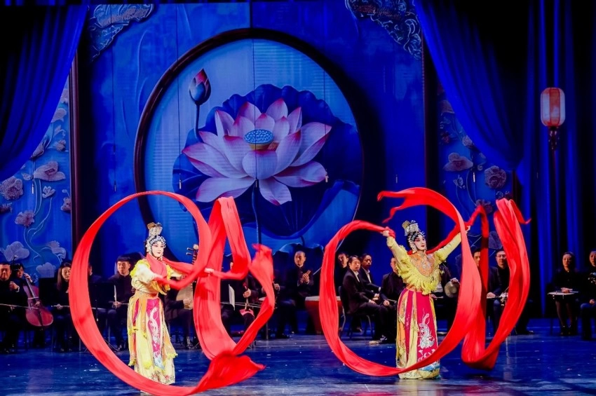 一台珍馐美 万里江山阔——“为人民绽放”国家艺术基金优秀资助节目展演述评(图4) 一台珍馐美 万里江山阔——“为人民绽放”国家艺术基金优秀资助节目展演述评(图4)