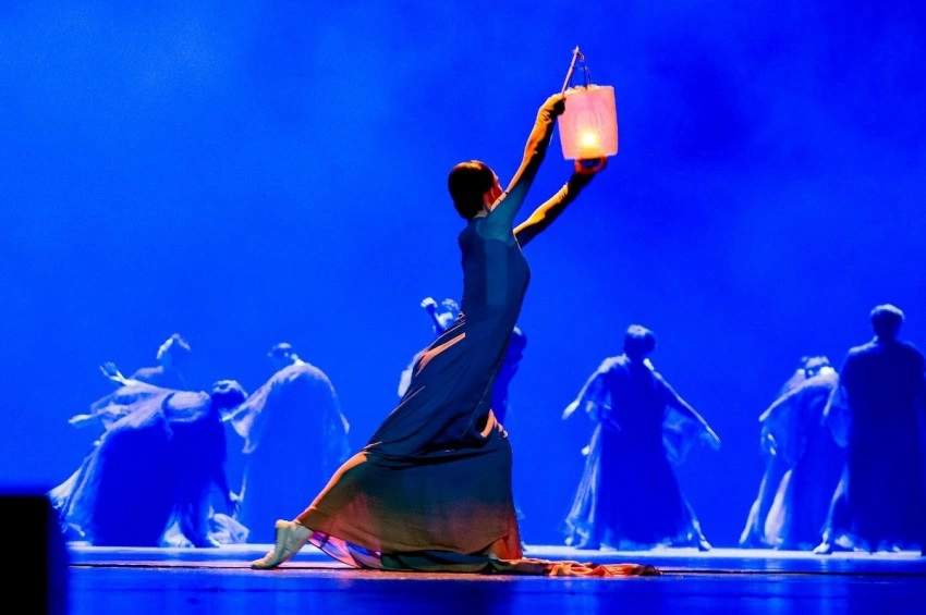 一台珍馐美 万里江山阔——“为人民绽放”国家艺术基金优秀资助节目展演述评(图5) 一台珍馐美 万里江山阔——“为人民绽放”国家艺术基金优秀资助节目展演述评(图5)