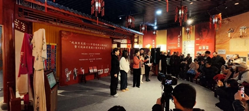 “戏画百美图”活动在评剧发祥地迁安举行 共促戏曲文化传承(图1) “戏画百美图”活动在评剧发祥地迁安举行 共促戏曲文化传承(图1)
