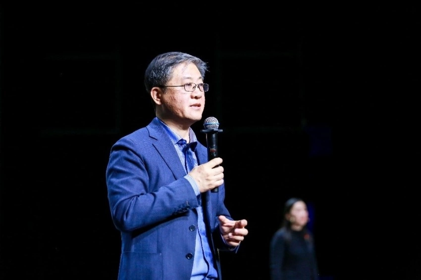 致敬已故美术家忻东旺——原创话剧《忻东旺》在清华大学演出(图5)