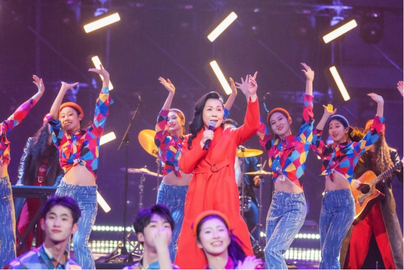 李雪健、刘莉莉、金响携情景歌曲《你是我的家》亮相《2025年全球华侨华人春节大联欢》(图8) 李雪健、刘莉莉、金响携情景歌曲《你是我的家》亮相《2025年全球华侨华人春节大联欢》(图8)