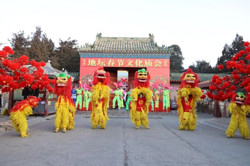 2025年地坛庙会:展陈装置传递传统年文化(图2) 2025年地坛庙会:展陈装置传递传统年文化(图2)