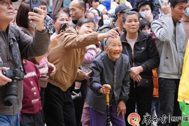 龙狮穿街巷 万人祈新福——合浦县山口镇元宵年例巡游活动(图7) 龙狮穿街巷 万人祈新福——合浦县山口镇元宵年例巡游活动(图7)