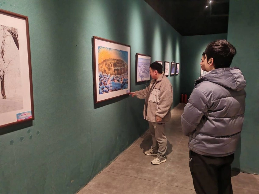“大美伊春·魅力丰林”冬季风光摄影作品展走进千年古都西安(图4) “大美伊春·魅力丰林”冬季风光摄影作品展走进千年古都西安(图4)