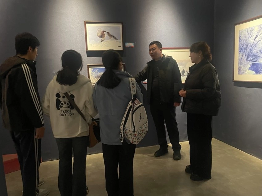 “大美伊春·魅力丰林”冬季风光摄影作品展走进千年古都西安(图1) “大美伊春·魅力丰林”冬季风光摄影作品展走进千年古都西安(图1)