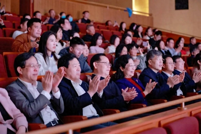 致公党北京市委会庆祝致公党成立100周年文艺展演举办(图1) 致公党北京市委会庆祝致公党成立100周年文艺展演举办(图1)