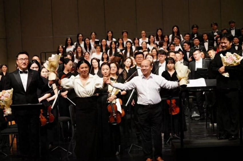 交响乐《玛纳斯》音乐会将亮相武汉琴台音乐厅(图1) 交响乐《玛纳斯》音乐会将亮相武汉琴台音乐厅(图1)