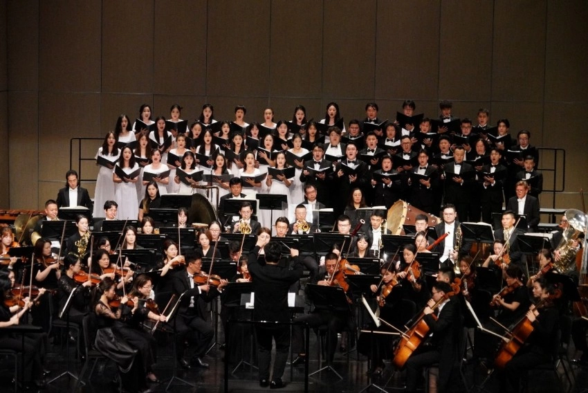 交响乐《玛纳斯》音乐会将亮相武汉琴台音乐厅(图2) 交响乐《玛纳斯》音乐会将亮相武汉琴台音乐厅(图2)