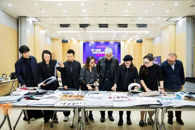 第十四届“大浪杯”中国女装设计大赛初评完美收官(图3) 第十四届“大浪杯”中国女装设计大赛初评完美收官(图3)