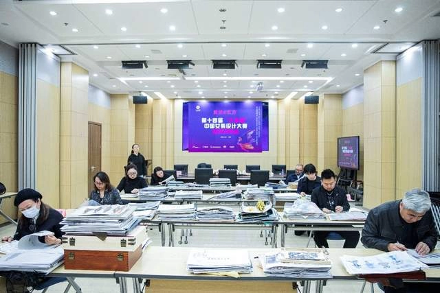 第十四届“大浪杯”中国女装设计大赛初评完美收官(图2) 第十四届“大浪杯”中国女装设计大赛初评完美收官(图2)