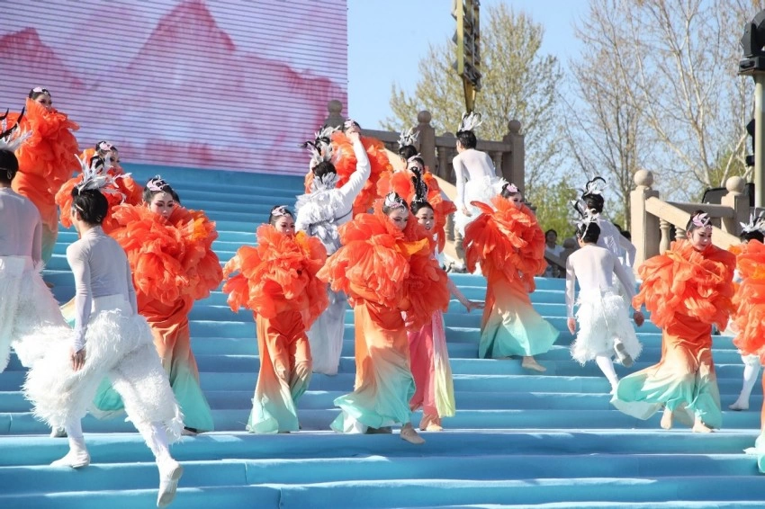 第十一届鹤壁樱花季启幕 以“樱花+”激活文旅消费全链条(图2) 第十一届鹤壁樱花季启幕 以“樱花+”激活文旅消费全链条(图2)