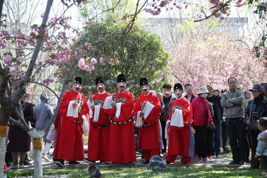 第十一届鹤壁樱花季启幕 以“樱花+”激活文旅消费全链条(图5) 第十一届鹤壁樱花季启幕 以“樱花+”激活文旅消费全链条(图5)