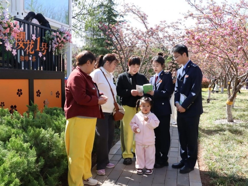 鹤壁市淇滨区:以花为媒打造“法治税宣”驿站(图2) 鹤壁市淇滨区:以花为媒打造“法治税宣”驿站(图2)