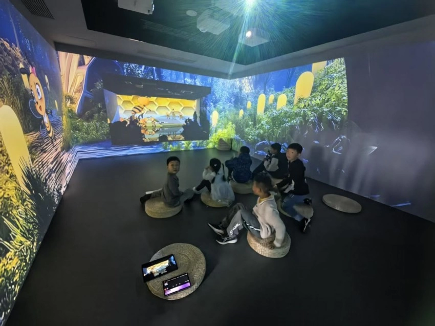 嘉兴创新发布:国内第一个元宇宙阅读体验馆总分馆体系建设成果(图3) 嘉兴创新发布:国内第一个元宇宙阅读体验馆总分馆体系建设成果(图3)