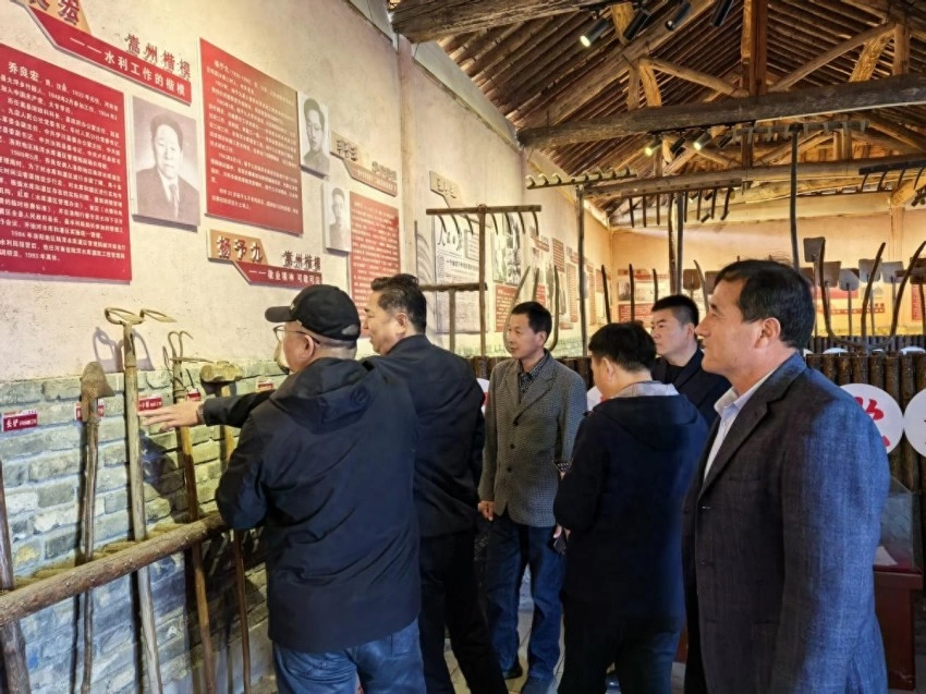 鹤壁淇滨区深入开展“青蓝接力·头雁领航”培育计划,着力提升村、社区党组织书记履职能力(图1) 鹤壁淇滨区深入开展“青蓝接力·头雁领航”培育计划,着力提升村、社区党组织书记履职能力(图1)