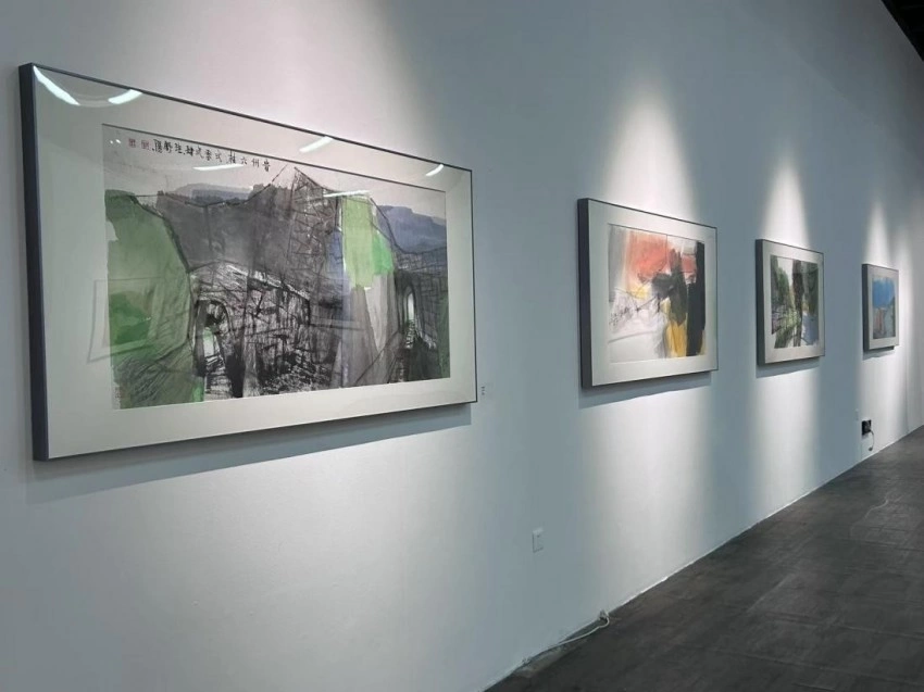 “墨焰——班舒阳水墨作品展”春季艺术绽放(图8) “墨焰——班舒阳水墨作品展”春季艺术绽放(图8)