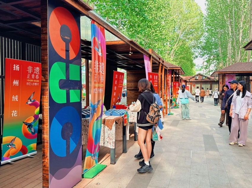 谷雨时节,非遗正青春——中国传媒大学文化产业管理学院以青春之力激活非遗(图2) 谷雨时节,非遗正青春——中国传媒大学文化产业管理学院以青春之力激活非遗(图2)