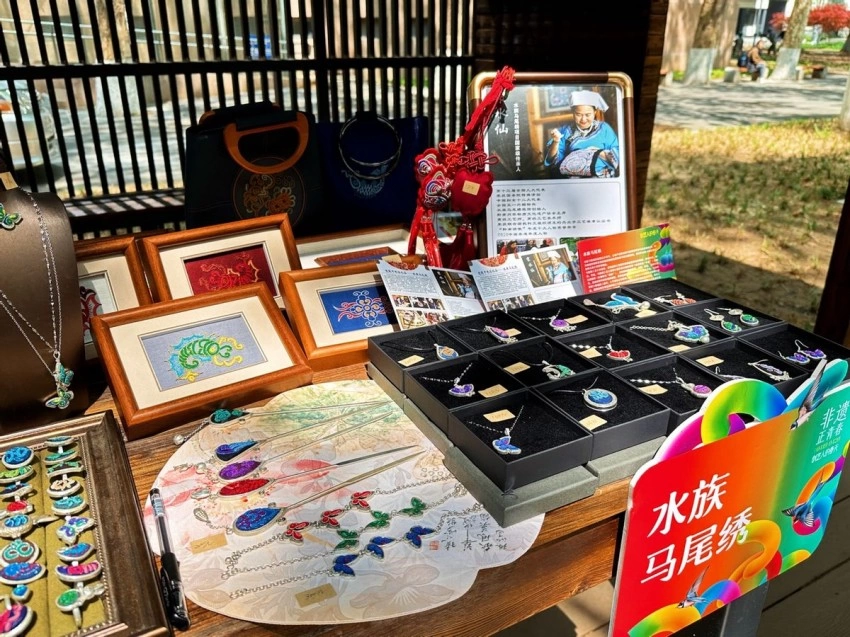 谷雨时节,非遗正青春——中国传媒大学文化产业管理学院以青春之力激活非遗(图4) 谷雨时节,非遗正青春——中国传媒大学文化产业管理学院以青春之力激活非遗(图4)