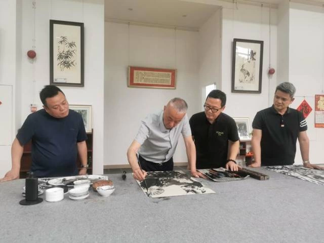 “五一”艺术盛宴!“梁楷遗风”王西洲画展广州番禺开幕,传统水墨焕新彩(图8) “五一”艺术盛宴!“梁楷遗风”王西洲画展广州番禺开幕,传统水墨焕新彩(图8)