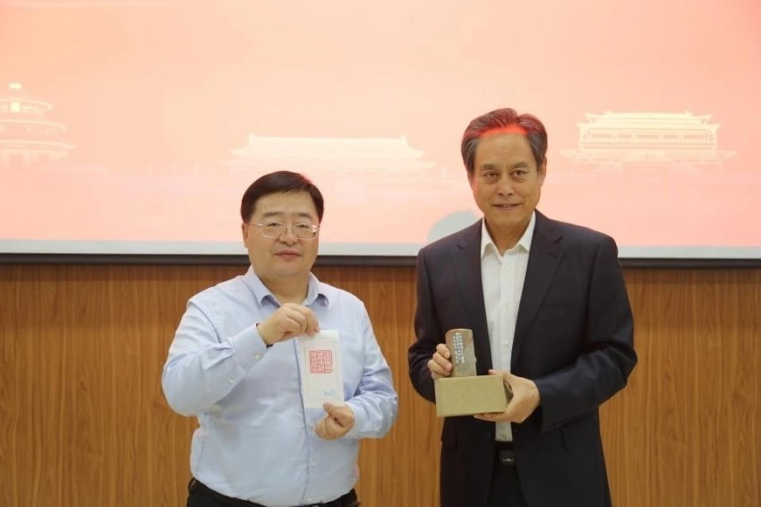 2024年度“北京雨燕奖学金”座谈会在北京建筑大学顺利举办(图8) 2024年度“北京雨燕奖学金”座谈会在北京建筑大学顺利举办(图8)