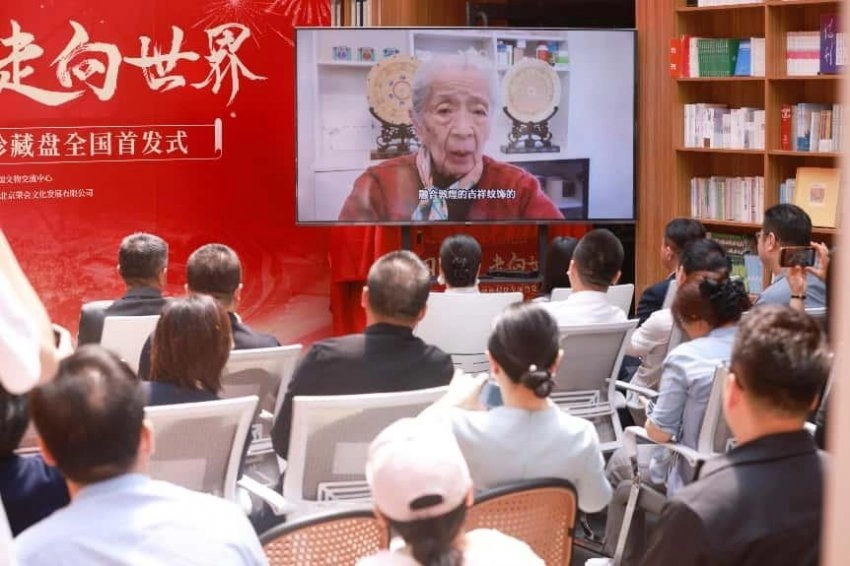 融合敦煌与非遗之美,95岁常沙娜新作《龙凤天华》花丝珐琅珍藏盘首发(图6) 融合敦煌与非遗之美,95岁常沙娜新作《龙凤天华》花丝珐琅珍藏盘首发(图6)