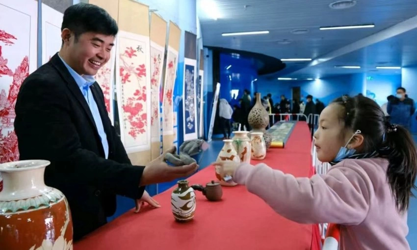 安徽北照古陶亮相深圳文博会受好评(图3) 安徽北照古陶亮相深圳文博会受好评(图3)