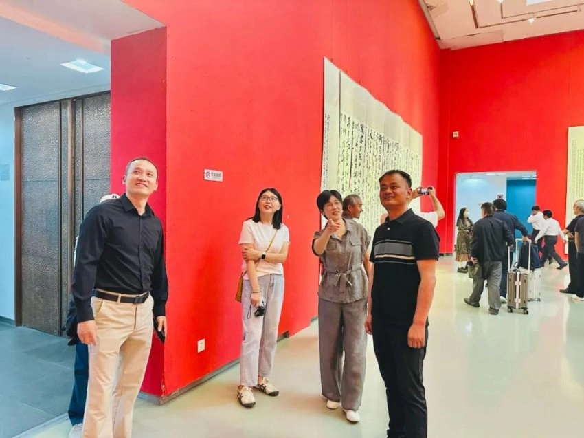 “守正创新——任智书法作品展”暨《任智五体书周兴嗣千字文七种》图书发行仪式在京举行(图14) “守正创新——任智书法作品展”暨《任智五体书周兴嗣千字文七种》图书发行仪式在京举行(图14)
