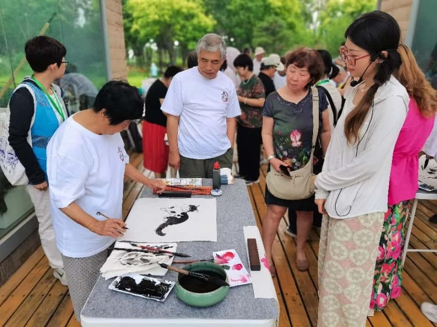 丰台区社会化管理退休人员南苑森林湿地公园绘画采风活动圆满完成(图3)