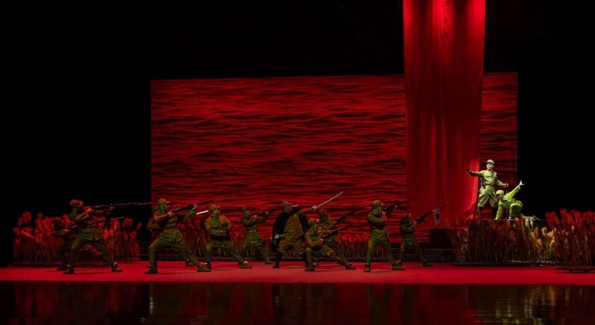 以乡音传薪火 以巡演砺初心——淮剧《燃尽硝烟》东台首演 拉开盐阜抗战斗争精神巡礼序幕(图3) 以乡音传薪火 以巡演砺初心——淮剧《燃尽硝烟》东台首演 拉开盐阜抗战斗争精神巡礼序幕(图3)