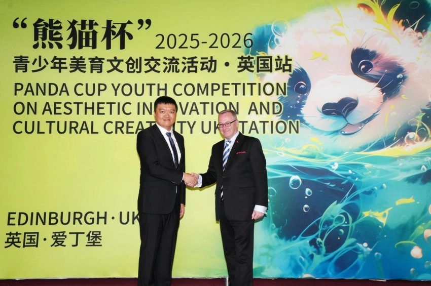 2025“熊猫杯”青少年美育文创大展·英国站在爱丁堡艺术节举行(图5) 2025“熊猫杯”青少年美育文创大展·英国站在爱丁堡艺术节举行(图5)