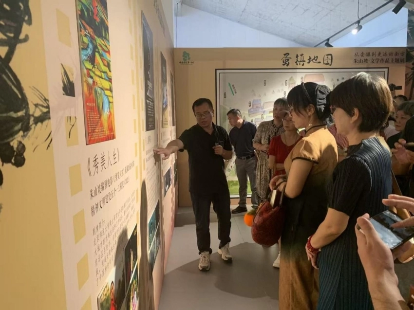 朱山坡《蛋镇诗社》分享会在东莞举行(图6) 朱山坡《蛋镇诗社》分享会在东莞举行(图6)