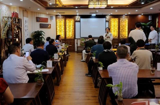 战旗讲坛.易鼎书院“文化·生命·自然·家国”系列讲座开坛首讲(图1) 战旗讲坛.易鼎书院“文化·生命·自然·家国”系列讲座开坛首讲(图1)