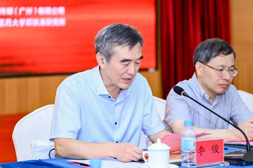 铭刻“中医旗手”百年心路,铸就中医复兴影像丰碑——纪录电影《国医魂·邓铁涛》剧本研讨会在广州举行(图7) 纪录电影《国医魂·邓铁涛》剧本研讨会在广州举行(图7)