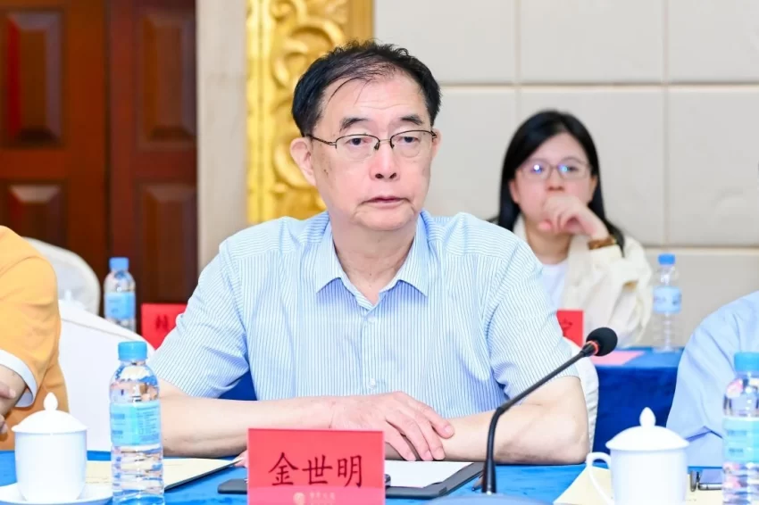铭刻“中医旗手”百年心路,铸就中医复兴影像丰碑——纪录电影《国医魂·邓铁涛》剧本研讨会在广州举行(图15) 纪录电影《国医魂·邓铁涛》剧本研讨会在广州举行(图15)