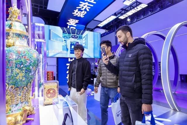 和融东城 和合共赢——HICOOL2025全球创业者峰会东城展区展示发展优势与强劲活力(图3) 和融东城 和合共赢——HICOOL2025全球创业者峰会东城展区展示发展优势与强劲活力(图3)