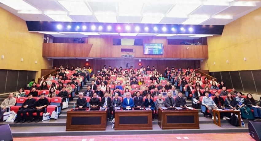 北京国际珐琅艺术创作与交流展暨第十三届北京工艺美术学术研讨会举办