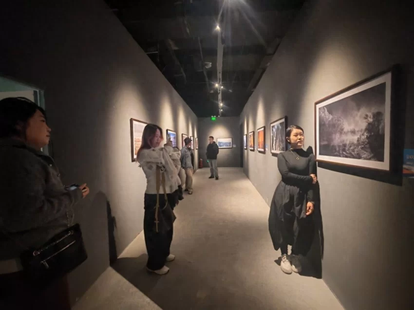 “大美伊春·魅力丰林”四季风光摄影作品展亮相天津(图1) “大美伊春·魅力丰林”四季风光摄影作品展亮相天津(图1)