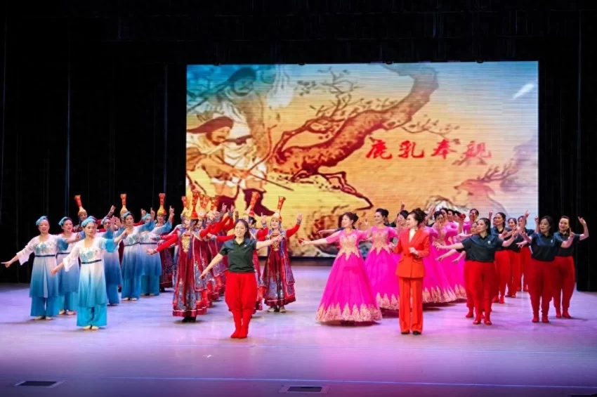 “九九重阳・乐龄逸汇”银龄文化艺术活动成功举办