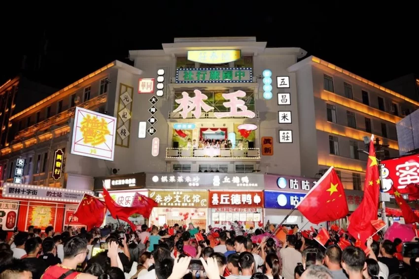 玉林十字街城事文化艺术季:百年骑楼与现代艺术对话